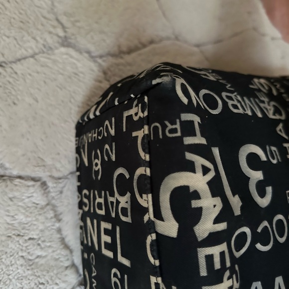 - - Chanel large tote bag with mini tote inside - Picture 9 of 16